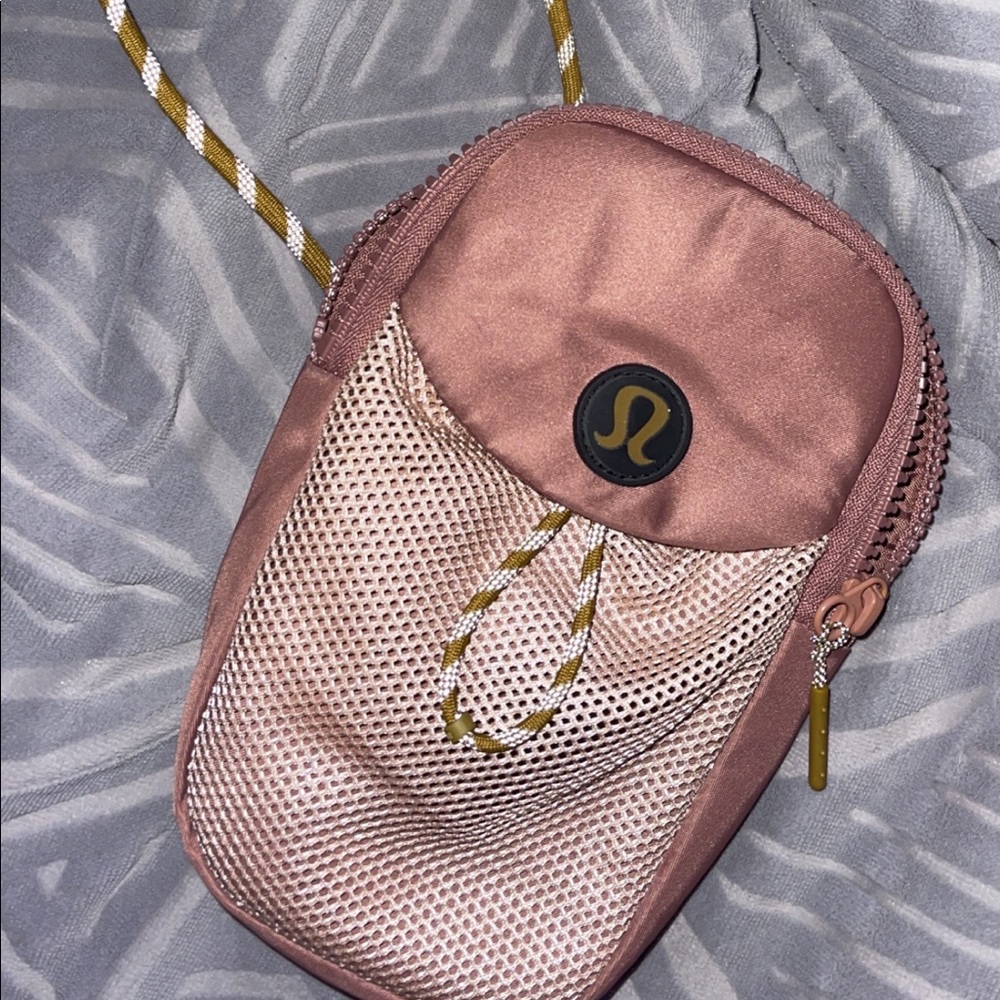 lululemon cross body bag